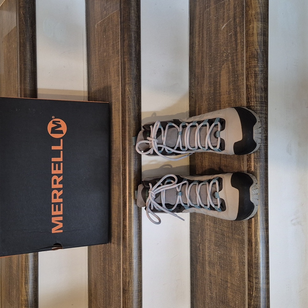 Womens MERRELL Water Proof, mid height Hiking Boots Size 10